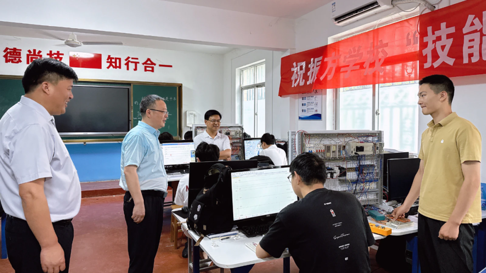 精准赋能退役军人 深耕职教就业服务——卧龙区退役军人事务局局长朱可一行莅临振方职业培训学校调研指导